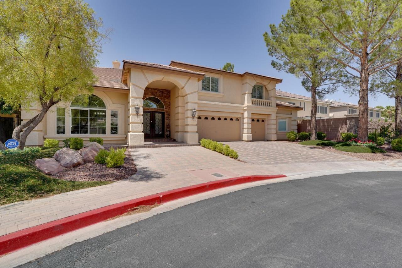 Elegant Las Vegas Home With Pool And Putting Green! Exterior photo