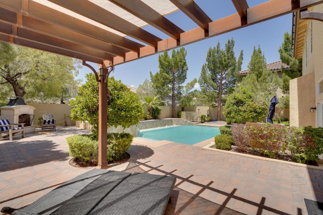 Elegant Las Vegas Home With Pool And Putting Green! Exterior photo